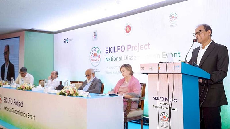 আমরা ‘কেরানি মানসিকতা’ অতিক্রম করতে পারিনি: গণশিক্ষা উপদেষ্টা