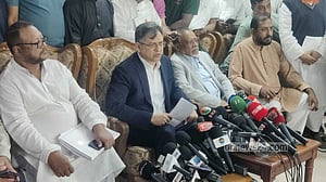সব প্রস্তাবে যদি একমতই হতে হয়, সংলাপে ‘ডাকা কেন’, প্রশ্ন সালাহউদ্দিনের