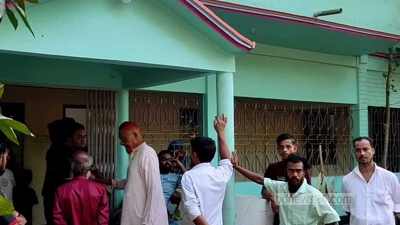 চাঁদপুরে কুপিয়ে হত্যা করা নারীর লাশ লুকিয়ে রাখা ছিল পাতার স্তূপে