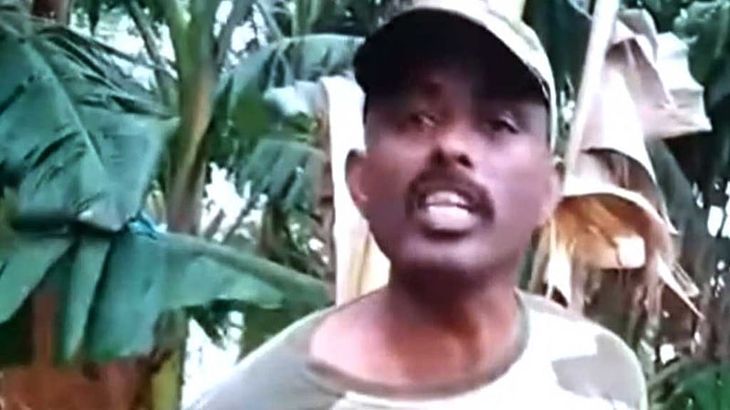 সীমান্তে ঢুকে পড়ার পর জনতার হাতে ধরা বিএসএফ সদস্য, হেফাজতে নিল বিজিবি