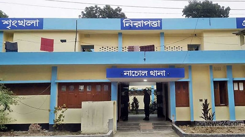 চাঁপাইনবাবগঞ্জে রাস্তার পাশে পড়েছিল তরুণের গলাকাটা লাশ