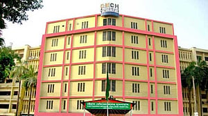 বাবার গাড়ি, ‘বেপরোয়া গতি’, প্রাণ গেল সাইকেল আরোহীর
