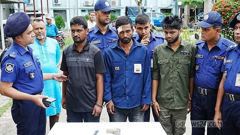 সন্ধ্যায় জামিনে বেরিয়ে রাতেই অস্ত্র নিয়ে ফের ডাকাতিতে