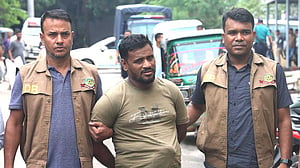 আসল গোয়েন্দার জালে ‘ভুয়া’ গোয়েন্দা