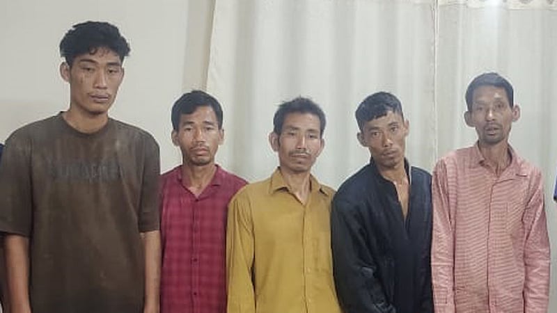‘অপহৃত’ ৫ মারমা যুবককে রাঙ্গুনিয়ার পাহাড় থেকে উদ্ধার