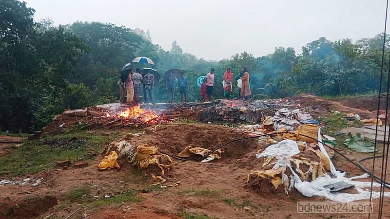 রাতের আঁধারে মন্দিরে আগুন দিল কারা