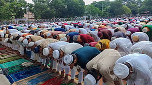 জেলায় জেলায় ঈদ জামাতে দেশ ও মুসলিম বিশ্বের শান্তি কামনা