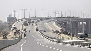 ঢাকা-মাওয়া এক্সপ্রেসওয়েতে তিন গাড়ির সংঘর্ষ, নিহত ১