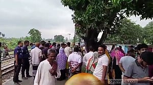 চিরিরবন্দরে ট্রেনে কাটা পড়ে দুজনের মৃত্যু: পুলিশ বলছে, ‘পা পিছলে’