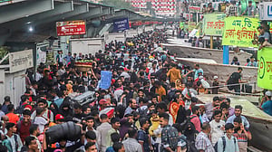 সদরঘাটে ঈদযাত্রার ভিড়, লঞ্চও পর্যাপ্ত