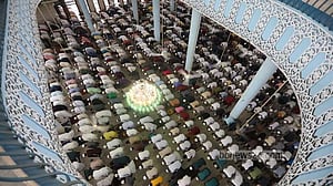 বায়তুল মোকাররমে প্রথম জামাতে হাজারো মানুষ