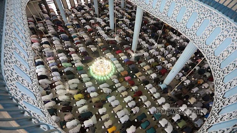 বায়তুল মোকাররমে প্রথম জামাতে হাজারো মানুষ