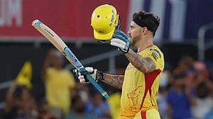 আরেকটি সেঞ্চুরিতে দু প্লেসির অনন্য কীর্তি