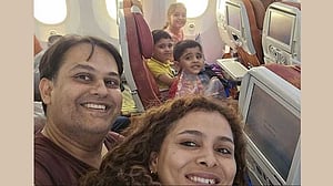 সেলফিতে এক পরিবার, উড়োজাহাজ দুর্ঘটনার পর হয়ে গেল স্মৃতি
