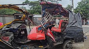 ফরিদপুরে মাহিন্দ্রায় বাসের ধাক্কা, নিহত ৫
