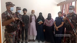সব হারিয়ে দেশে ফেরার নিগ্রহ, ‘পুশইন’ চলছেই