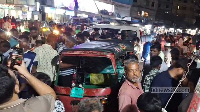 ফেনীতে রেললাইনে অটোরিকশা, ট্রেনের ধাক্কায় প্রাণ গেল অধ্যক্ষ ও মায়ের