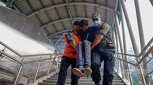 মেট্রোরেল স্টেশনে অগ্নিকাণ্ডের মহড়া