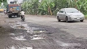 ফরিদপুরে ৩০ কিলোমিটার সড়কে ঈদ যাত্রায় ভোগান্তি, ডাকাতির শঙ্কা