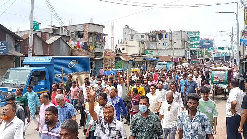 গাজীপুরে বিএনপির আহ্বায়ক কমিটি বাতিলের দাবিতে বিক্ষোভ, পাল্টাপাল্টি ধাওয়া