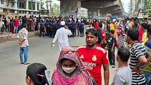গাজীপুরে চুরির অপবাদে শ্রমিককে পিটিয়ে হত্যা, কারখানায় ছুটি
