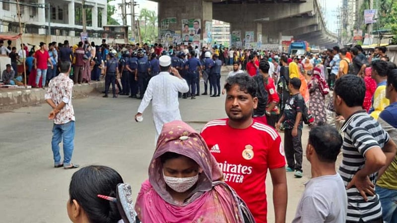 গাজীপুরে চুরির অপবাদে শ্রমিককে পিটিয়ে হত্যা, কারখানায় ছুটি