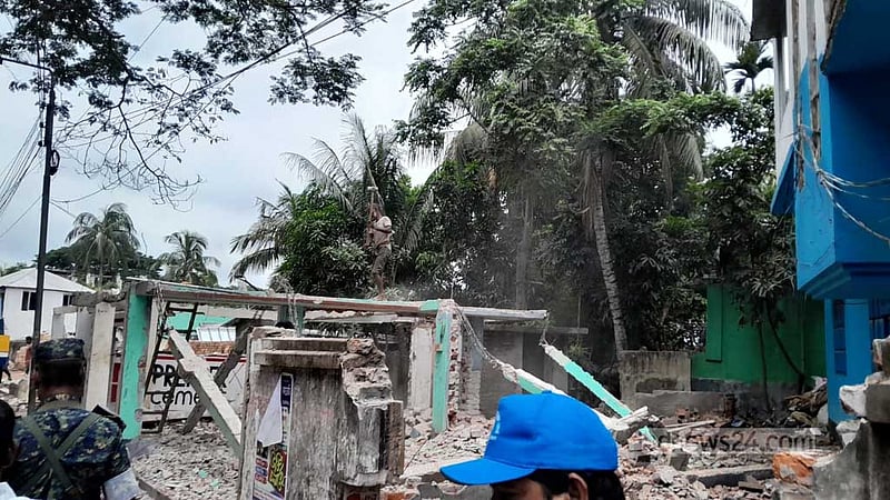 কোটালীপাড়ায় যৌথ অভিযানে ১৯৩ অবৈধ স্থাপনা উচ্ছেদ