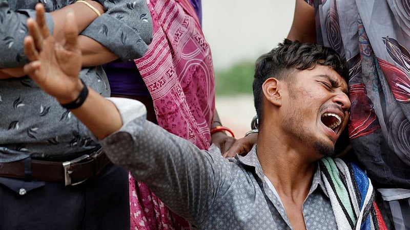 আহমেদাবাদে বিধ্বস্ত উড়োজাহাজের যন্ত্রাংশ, নিখোঁজদের সন্ধানে চলছে অভিযান