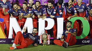 শ্রেয়াসদের হৃদয় ভেঙে প্রথমবার আইপিএল চ্যাম্পিয়ন কোহলিরা