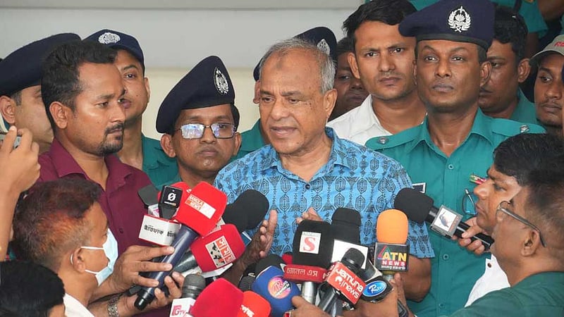 আপনারাই তো বলেন, নির্দোষরা যেন সাজা না পায়: আবদুল হামিদকে নিয়ে স্বরাষ্ট্র উপদেষ্টা