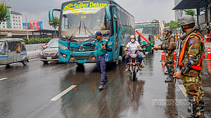 সড়কে শৃঙ্খলা ফেরানোর চেষ্টা