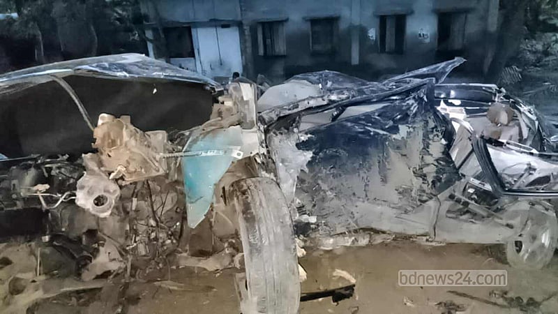 যশোরে গাছে প্রাইভেট কারের ধাক্কা, সাবেক ছাত্রলীগ নেতাসহ নিহত ২