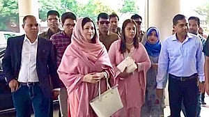 লন্ডনের পথে জুবাইদা রহমান
