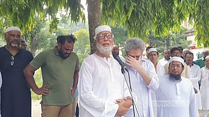স্ত্রীর বিদায় বেলায় অঝোরে কাঁদলেন কাদের সিদ্দিকী