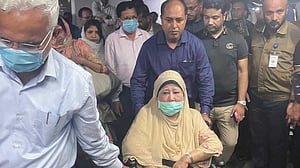 স্বাস্থ্য পরীক্ষা শেষে বাসায় খালেদা জিয়া