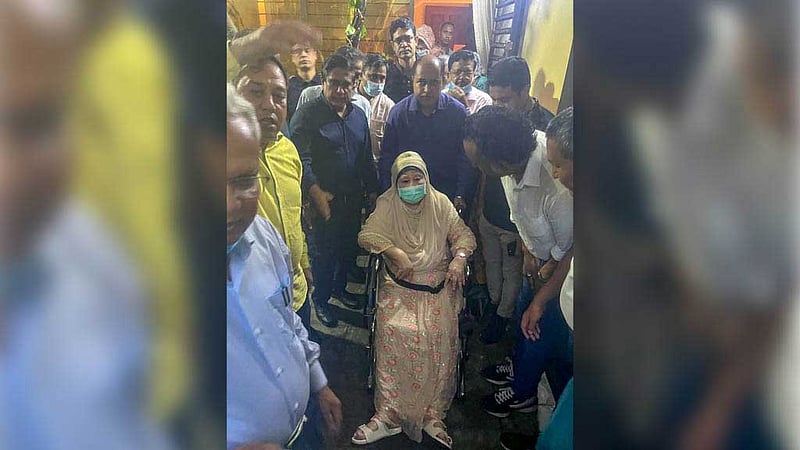 স্বাস্থ্য পরীক্ষার জন্য হাসপাতালে খালেদা জিয়া