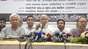 কে নির্বাচন চায় না, সবাই চায়: খন্দকার মোশাররফ