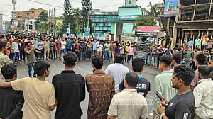 খুলনা পুলিশ কমিশনারের অপসারণ দাবিতে ফের বিক্ষোভ