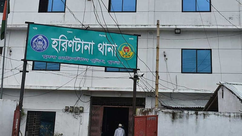 খুলনায় মেহগনি বাগান থেকে ব্যবসায়ীর গলাকাটা লাশ উদ্ধার