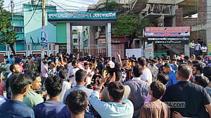কেএমপি কমিশনারকে সরাতে ২৪ ঘণ্টার হুঁশিয়ারি আন্দোলনকারীদের