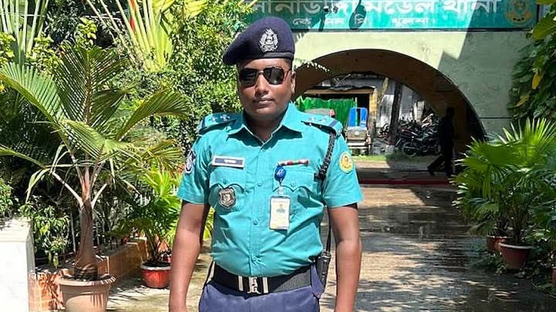 বাড়ি ভাঙচুরের মামলায় চুয়াডাঙ্গা থেকে এসআই সুকান্ত গ্রেপ্তার