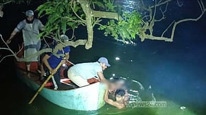 হাঁস ধরতে গিয়ে পুকুরে ডুবে যুবকের মৃত্যু
