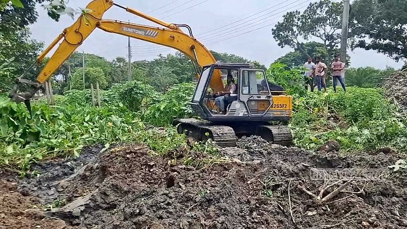 মাদারীপুরে অবৈধ দখলমুক্ত ‘বরিশাল খাল’ খনন শুরু