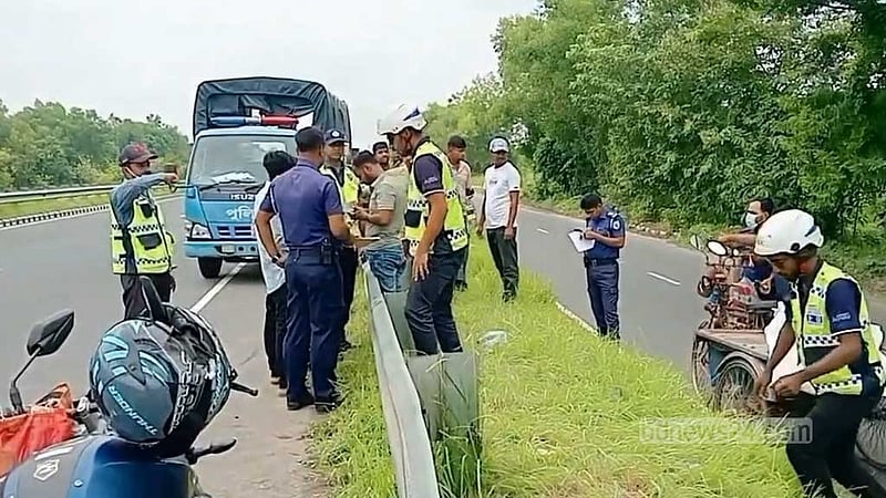 ঢাকা-ভাঙ্গা এক্সপ্রেসওয়ের মাদারীপুরে বাসের ধাক্কায় বাইক চালকের মৃত্যু