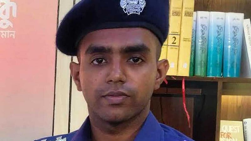 বাইক চালিয়ে মামলার তদন্তে যাওয়ার পথে গাছের সঙ্গে ধাক্কা, এসআই নিহত