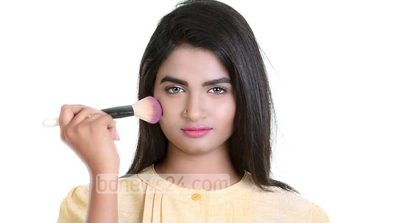 চেরি ব্লসম ধারায় কোমল রংয়ের ব্লাশ