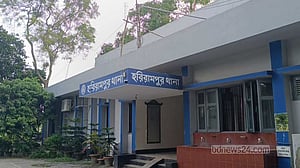 জুমার খুতবায় ‘মাদকের বিরুদ্ধে’ কথা বলায় ইমামকে মারধর, গ্রেপ্তার ২