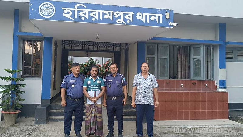 মানিকগঞ্জে বিএনপি নেতার বাড়িতে হামলার আসামি ছাত্রলীগ নেতা গ্রেপ্তার