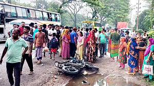 মানিকগঞ্জে বাস চাপায় মোটরসাইকেল আরোহীর মৃত্যু
