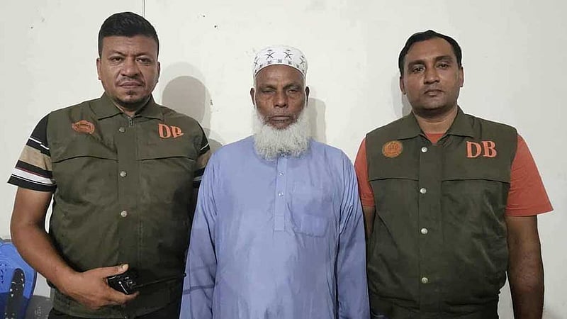 তালগাছ কেটে বাবুই পাখির বাসা ধ্বংসের মামলায় বৃদ্ধ গ্রেপ্তার